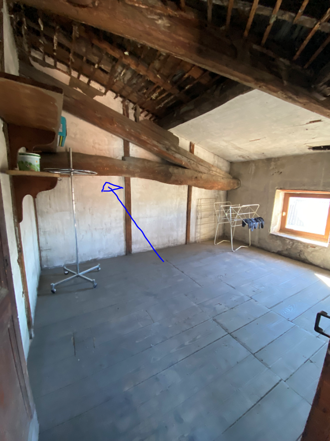 AVANT – Cloison abattue et la fameuse poutre